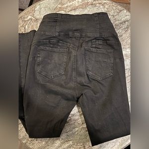 Size 7 Black High Waist Skinny Denim 🖤